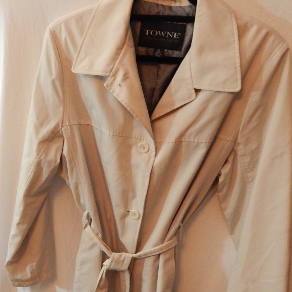 *Loved and in Excellent Condition..Towne by London Fog Jacket